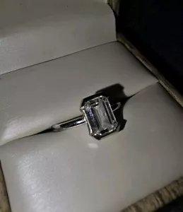 2.02 ct VVS2 diamond engagement ring emerald cut/14k white gold GIA certified - Picture 1 of 10