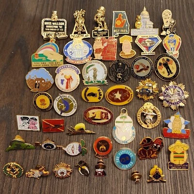 Pin Shriner Vintage Metal Esmalte Diferentes Cartas Lote Mixto 45 Piezas Masónico Foto 1 de 4
