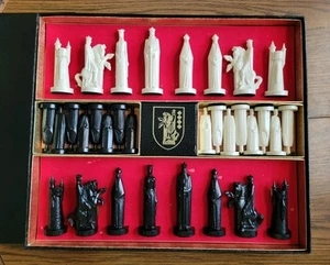 CONQUEROR Sculptured CHESS by Peter GANINE No 1487 VINTAGE 1962 Medieval - Picture 1 of 23
