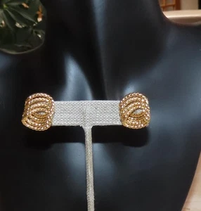 Crown Trifari braided goldtone knot-like earrings; clip on; vintage - Picture 1 of 7
