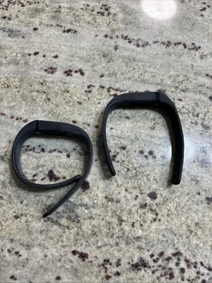 Rastreadores de actividad Fitbit Inspire 2 y Fitbit Flex.   Foto 1 de 2