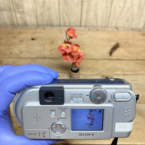 Fotocamera digitale Sony Cybershot DSC-P51 2,0 megapixel solo fotocamera testata - Foto 1 di 13