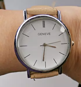 Vintage Geneve Large Dial Watch Beige Strap New Battery - Excellent Condition - Picture 1 of 10