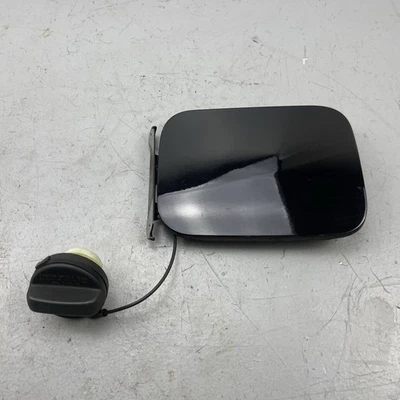 Infiniti G37 Q40 2008-2015 sedán gasolina tapa combustible puerta OEM negro Foto 1 de 4