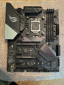 Asus ROG STRIX Z390-E GAMING ATX Socket Intel LGA1151 DDR4 w/ IO SHIELD - Bild 1 von 9