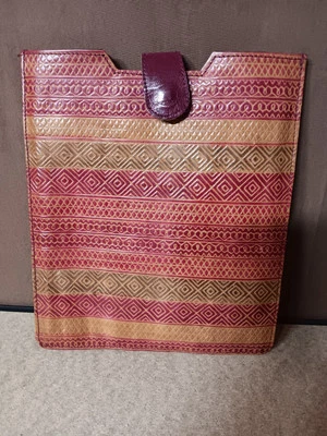 Funda acolchada para tableta de cuero teñido estampado sintético Foto 1 de 4