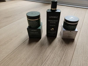 Liz Earle Superskin - Picture 1 of 4