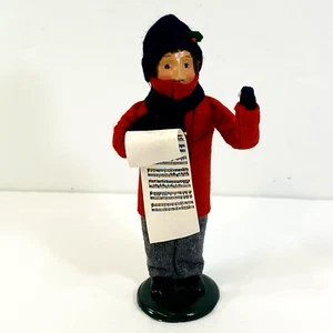 Sciarpa e cappello Byers Choice Carolers ragazzo in cappotto rosso blu con spartiti firmato 9,5" - Foto 1 di 16