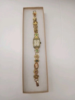 Reloj Pulsera Cuarzo Tono Dorado Dije Geuen Diapositivo Damas Raro/HTF De Colección Foto 1 de 4