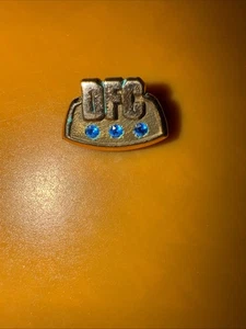 Vintage DFC Class Pin By LG Balfour Co 10k Gold Filled - Picture 1 of 7