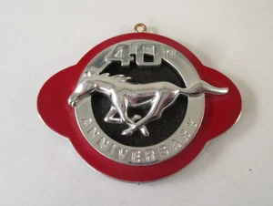 Ford Mustang 2004 40 aniversario emblema adorno de plástico - Imagen 1 de 7