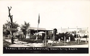 Postal LP03 Dodge City Kansas Boot Hill Cemetery 1941 RPPC - Imagen 1 de 2