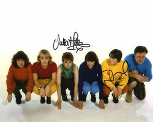 Television Autograph: JULIA HILLS & JOHN PICKARD (2point4 Children) Signed Photo - Picture 1 of 1