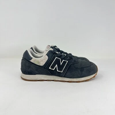 Zapatillas cómodas New Balance 574 negras florales con cordones PC574WC1 juvenil talla EE. UU. 3 Foto 1 de 4