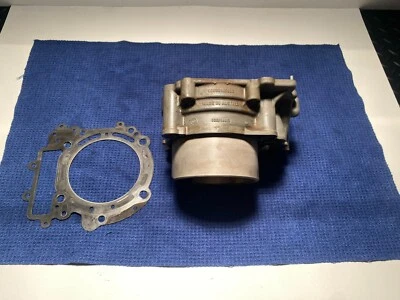 2005 KTM 950 KTM ADVENTURE CYLINDER OEM KTM ADVENTURE 950 KTM FABRICANTE DE EQUIPAMENTO ORIGINAL - Imagem 1 de 4