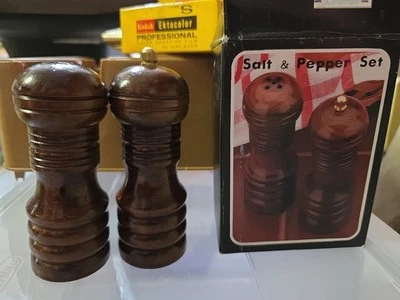 Vintage Wooden Salt & Pepper Mill Grinder 4.25" KT-133 A3 - Image 1 of 3