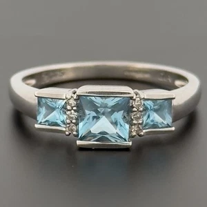 9ct White Gold Blue Topaz & Diamond Cluster Ring Size O Hallmarked - Picture 1 of 10