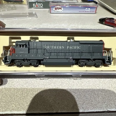 Atlas N Scale Southern Pacific B23-7 DCC Ready - Image 1 of 4