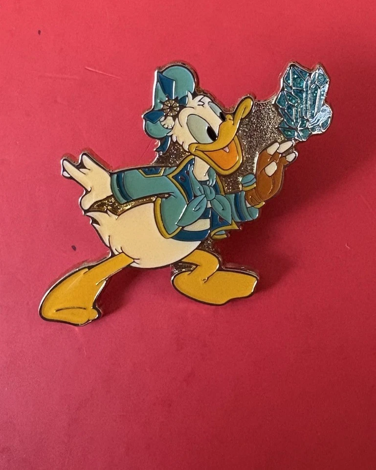 东京迪士尼海洋TDS迪士尼海唐老鸭宝石水晶徽章 — 第 1/4 张图片