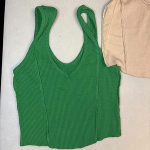 FÜNF Tanktops 2er Set Größe XS Junior grün und hellbraun ohne Etikett auf einem der Tops - Bild 1 von 4