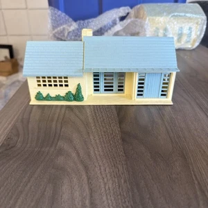 Vintage O Gauge Ranch House Cream with Blue Roof Built - Picture 1 of 6