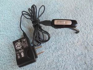 Plantronics 220 Bluetooth Headset and CHARGER CORD. EAR CLIP IS BROKE - Picture 1 of 13