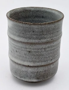 GWYN HANSSEN PIGOTT STUDIO POTTERY CUP / BEAKER 20TH CENTURY - Picture 1 of 6