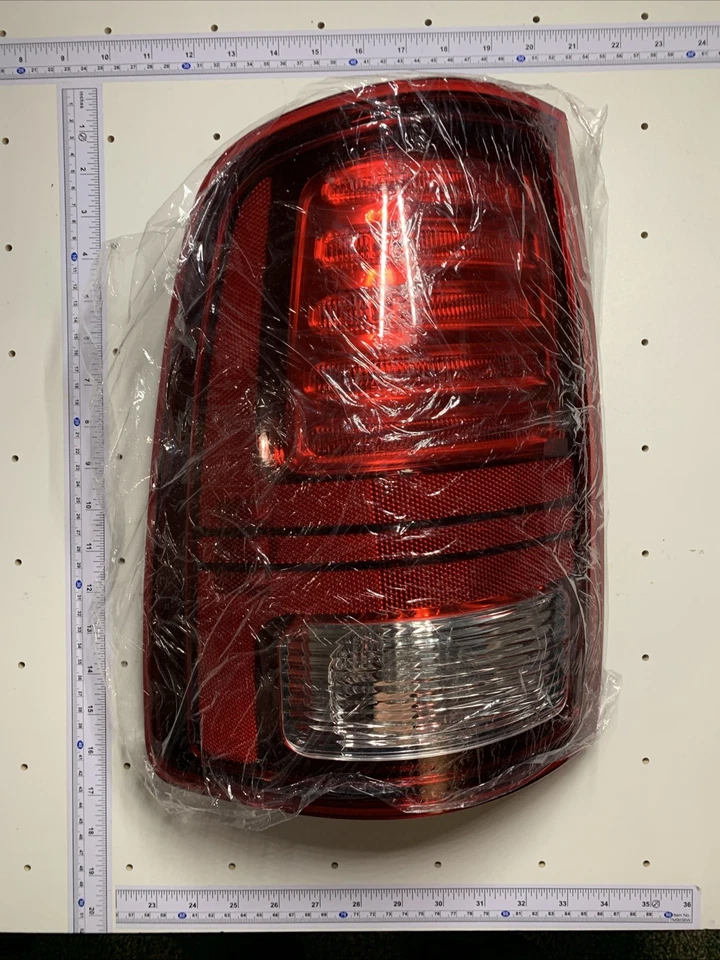 Левый задний фонарь для Dodge Ram 1500 2500 3500 2013 2014 2015 2016 2017 2018 - Изображение 1 из 4