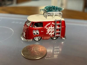 M2 Machines Holiday Moon Eyes 1960 VW Delivery Van - Picture 1 of 9
