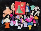 Grand étui poupée Barbie vintage des années 1960 et plus avec vêtements 38 pièces TOTAL