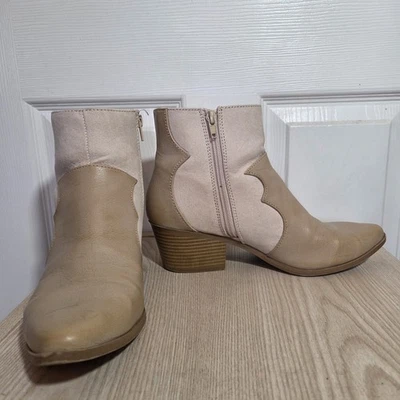 Qupid Montana Tan & Beige Pointed Toe Faux Leather Cowboy Ankle Boots Size 9  - Image 1 of 4