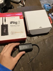 iRig 2 Portable Guitar Audio Interface for iPhone/iPad with Headphone Out - Picture 1 of 4