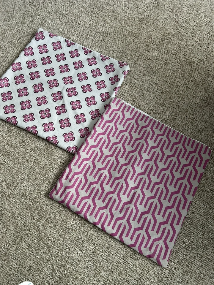 一对 Serena & Lily 枕套 品红/紫色 + 灰色,20x20 - 二手状况完好! — 第 1/4 张图片