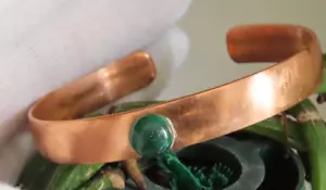Brazalete curativo de cobre puro para hombre con cabujón de malaquita - Imagen 1 de 4