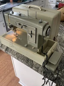 Sears Kenmore Sewing Machine 5186 In Beige Color With Case & Foot Pedal - Picture 1 of 13