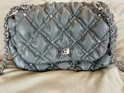 Bandolera JUSTFAB acolchada con tachuelas azul/gris usada, excelente estado Foto 1 de 4