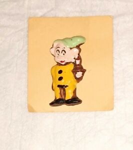 Snow White Seven Dwarfs syroco syrocco figural 3d pin vintage ;ate 30"s on card