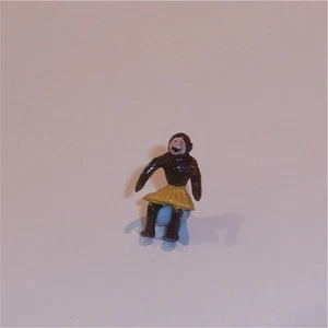 Corgi Toys  487 Land Rover Chipperfields Circus Parade Vehicle Monkey Figure - Picture 1 of 4