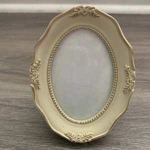 Small Ivory Oval Shabby Chic Gold Paint Edging Picture Frame 4.5x3.5” - Picture 1 of 3