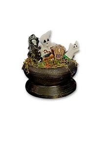 OOAK Upcycled Miniature Halloween Scene Centerpiece Decor 7.5" x 5.75" - Picture 1 of 7