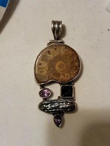 Schöner Anhänger mit Ammonit und Edelsteinen - Bild 1 von 8