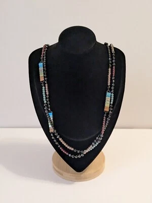 Collar de cuentas acrílicas multicolor de 2 capas con múltiples formas. 32", 34".  Moderno.  Foto 1 de 4