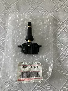 Toyota TPMS sensor OEM Part number: 42607-0E090 - Picture 1 of 2