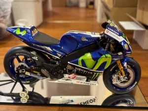 Modellino DeAGOSTINI YAMAHA YZR-M1 Valentino Rossi assemblato completo F/S da JP - Foto 1 di 10