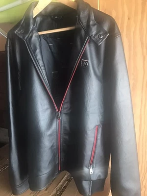 CHAQUETA DE CUERO VEGANO COLECCIÓN FERRARI F Foto 1 de 3