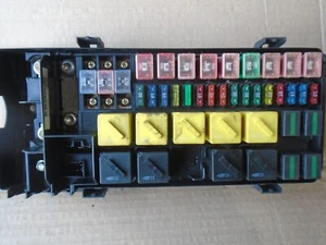 Land Rover Discovery 2 TD5 or V8 Under Bonnet Main Engine Fuse Box YQE000300 (R) - Picture 1 of 4