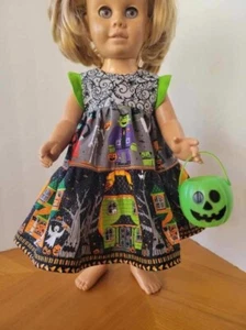 Abgestuftes Halloween-Glitzerkleid & grüner Kürbis-Leckerbissen-Eimer - passt zu Chatty Cathy - Bild 1 von 3