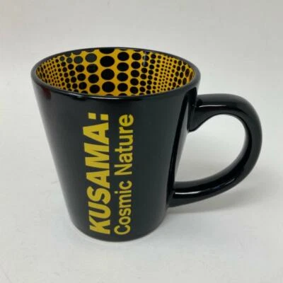 Taza Yayoi Kusama Naturaleza Cósmica Amarilla Lunares Jardín Botánico de Nueva York Foto 1 de 4