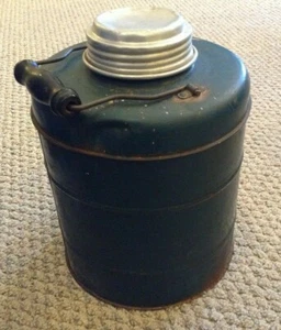 Antico thermos rotondo in metallo - Foto 1 di 12