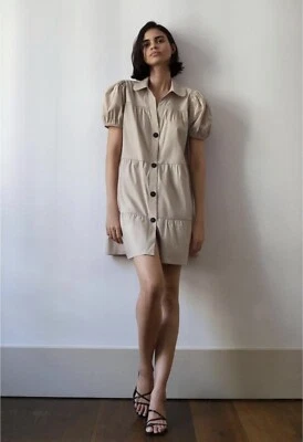 Vestido Corto Zara Voluminous Mini Volantes Botones Coqueta Cuello Beige Talla S Foto 1 de 4